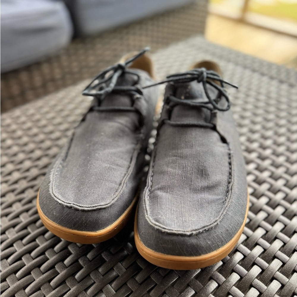 OluKai Ohana Twill Sneaker. Lightly used. Size 13. Navy blue.